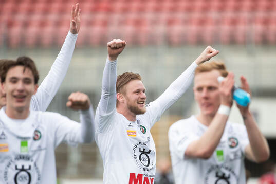 Örebros Karl Holmberg jublar