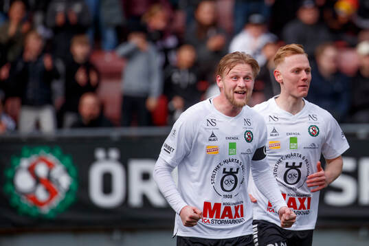 Örebros Karl Holmberg jublar vid 1-0