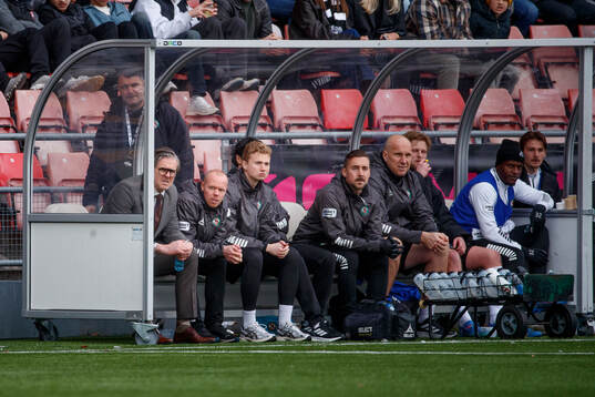 Örebros tränare Rikard Norling och assisterande tränare