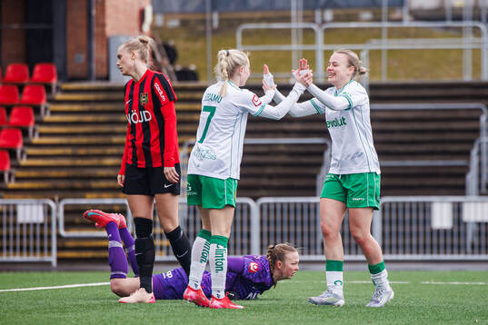 Hammarbys Mari Nyhagen jublar med Emilie Joramo