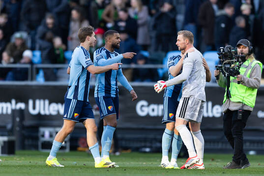 Djurgårdens Miro Tenho, Leon Hien och Jacob Une jublar med
