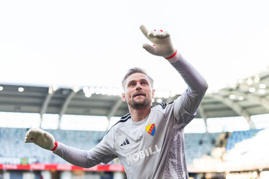Djurgårdens målvakt Jacob Rinne jublar