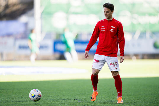 Felix Horn Myhre of Brann warms up
