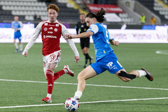 Sandvikens IFs Alan Carleton och Oddevolds Leonardo Farah