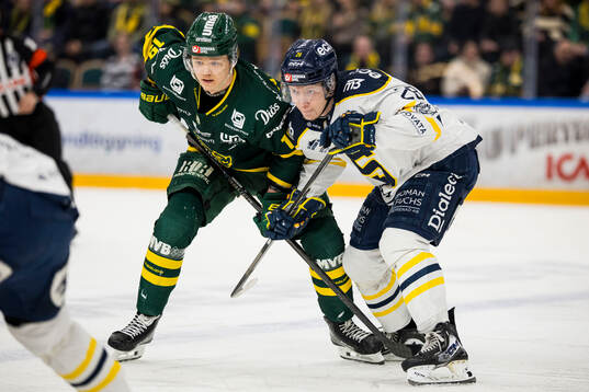 Björklövens Liam Dower Nilsson och Södertäljes Adam