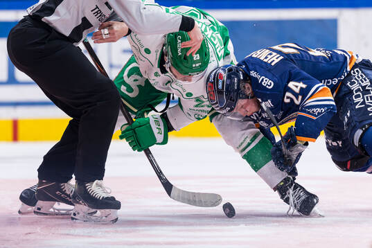 Rögles Josh Dickinson och Växjös Karl Henriksson