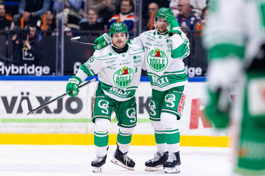 Rögles Leon Bristedt och Daniel Zaar jublar