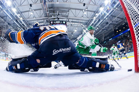 Växjös målvakt Adam Åhman och Rögles Daniel Zaar