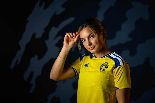 Bla gjennom flere bilder av Football, Sweden, Portraits
