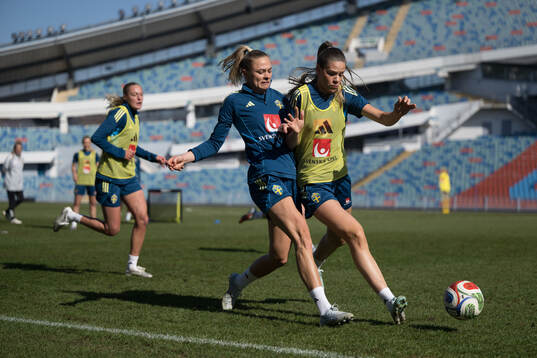 Fridolina Rolfö and Bella Andersson at a training session