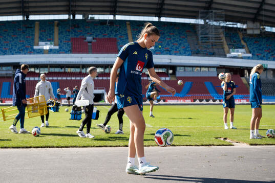 Bella Andersson at a training session with the women's