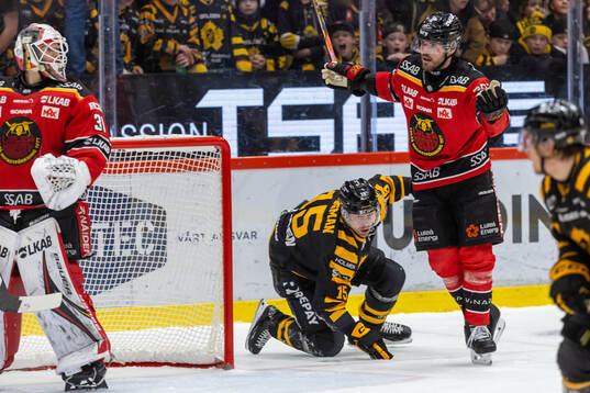 Luleås målvakt Matteus Ward och Oscar Engsund