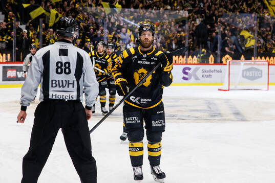 Skellefteås Oscar Lindberg jublar