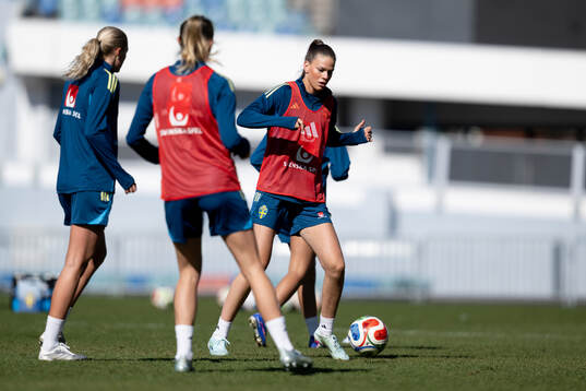 Bella Andersson at a training session with the women's