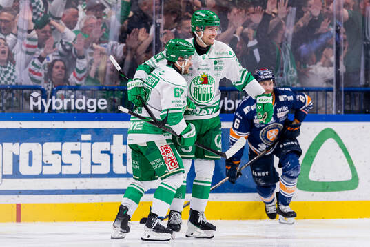 Rögles Leon Bristedt och Albin Sundsvik jublar