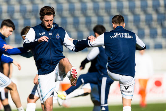 Gefles spelare värmer upp