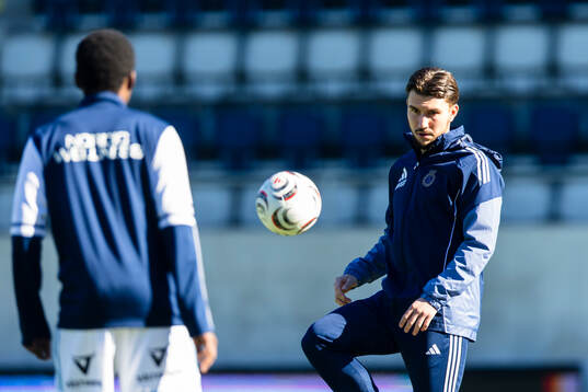 Gefles spelare värmer upp