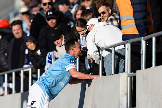 Gefles Eric Larsson med bekanta