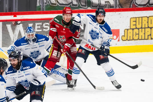 Karlskogas målvakt Lars Volden och Gustaf Thorell samt