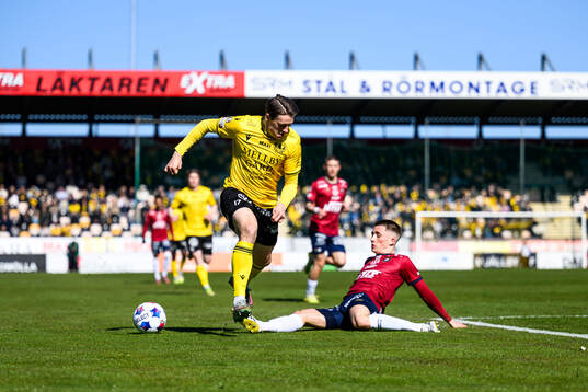 Mjällbys Elliot Stroud och Örgrytes Benjamin Laturnus