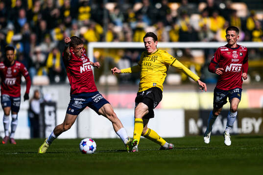 Örgrytes Anton Andreasson och Mjällbys Elliot Stroud