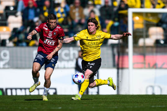 Örgrytes Anton Andreasson och Mjällbys Max Nielsen