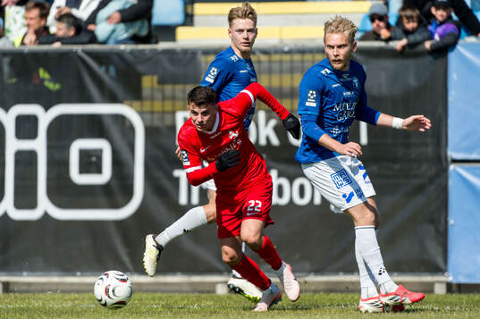 Ariana FCs Eren Alievski och Trelleborgs Johan Brannefalk