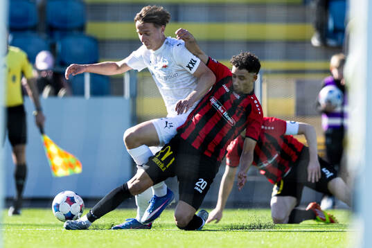 Helsingborgs Lukas Kjellnäs och Nordic United FCs Aziz