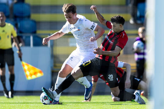 Helsingborgs Lukas Kjellnäs och Nordic United FCs Aziz