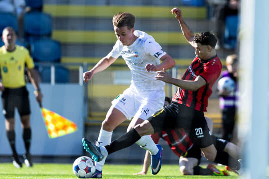 Helsingborgs Lukas Kjellnäs och Nordic United FCs Aziz