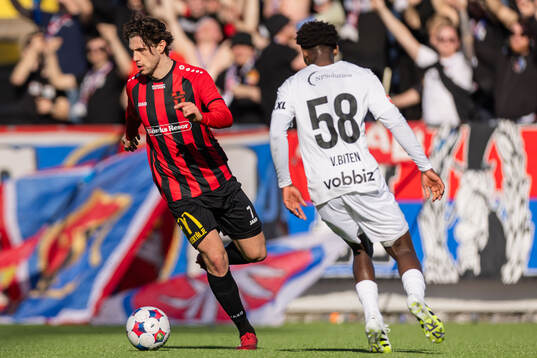 Nordic United FCs Amar Eminovic och Helsingborgs Clancy