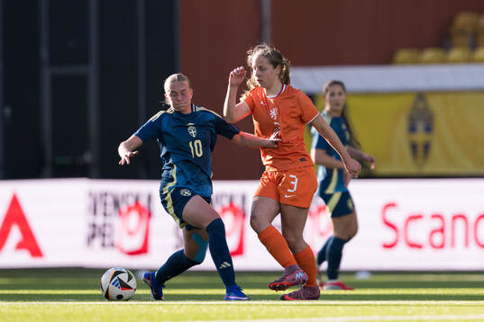 Nova Selin of Sverige and Aline Weerelts of Nederländerna