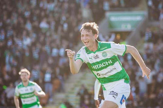 Västerås Mikkel Ladefoged jublar