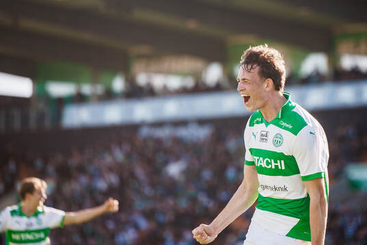 Västerås Mikkel Ladefoged jublar