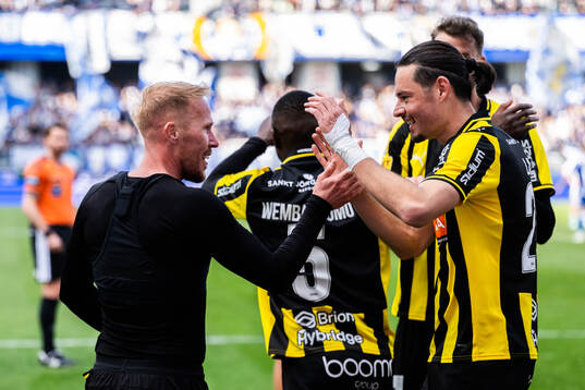 Häckens Mikkel Rygaard Jensen och Amor Layouni jublar