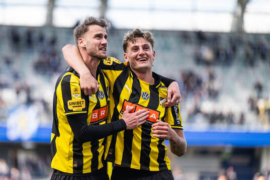 Häckens Johan Hammar och Silas Andersen jublar