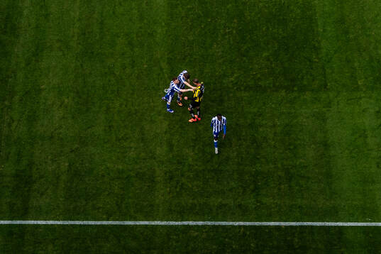 Häckens Johan Hammar med IFK Göteborgs Tobias Heintz och