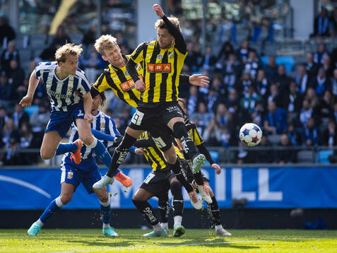 IFK Göteborgs August Erlingmark mot Häckens Filip
