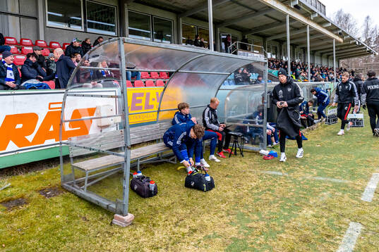 IFK Norrköpings spelare pod avbytarbänken