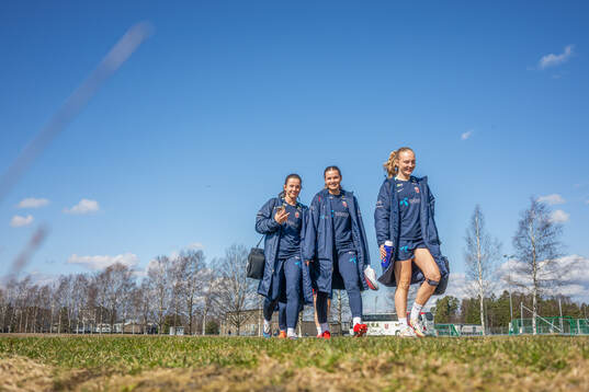 Tuva Hansen, Andrea Norheim and goalkeeper Sunniva Skoglund