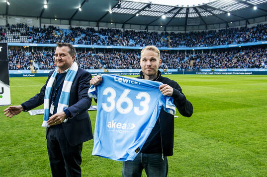 Malmö FFs ordförande Zlatko Rihter tackar av Oscar Lewicki