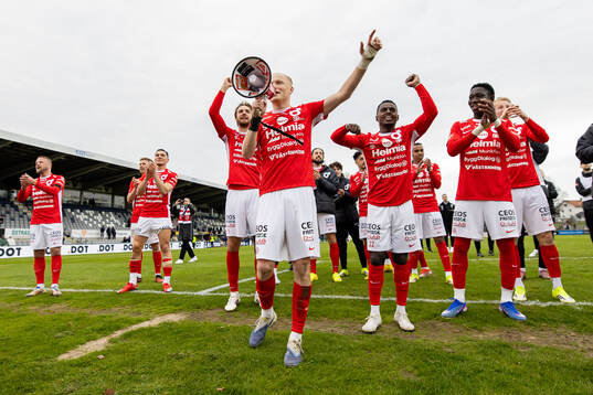 Degerfors spelare jublar