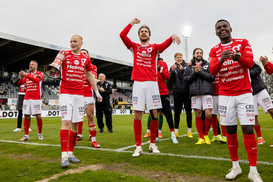 Degerfors spelare jublar