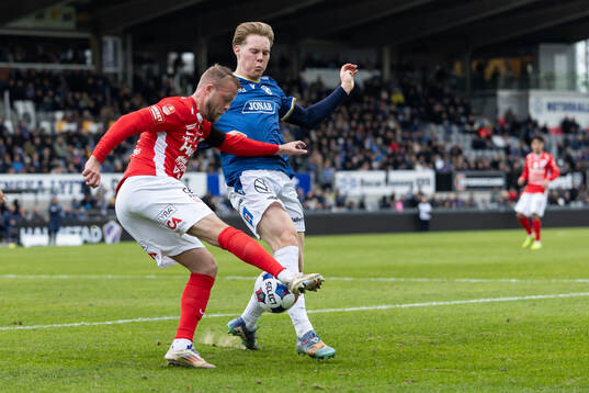 Degerfors Daniel Sundgren och Halmstads Malte Persson