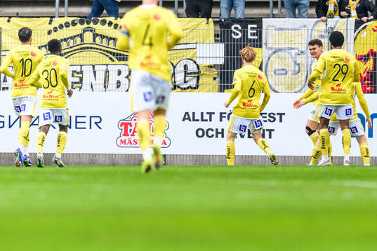 Falkenbergs spelare jublar