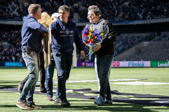 Djurgårdens sportchef Bosse Andersson tackas av