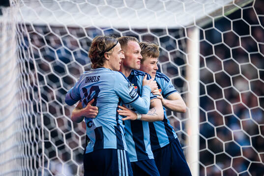 Djurgårdens Kristian Lien jublar med Jeppe Okkels