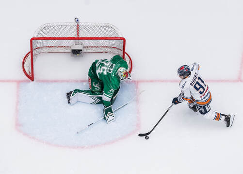 Rögles målvakt Arvid Holm och Växjös Felix Robert