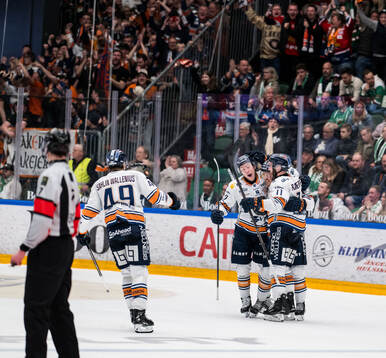 Växjös Kalle Kratz och Brogan Rafferty jublar