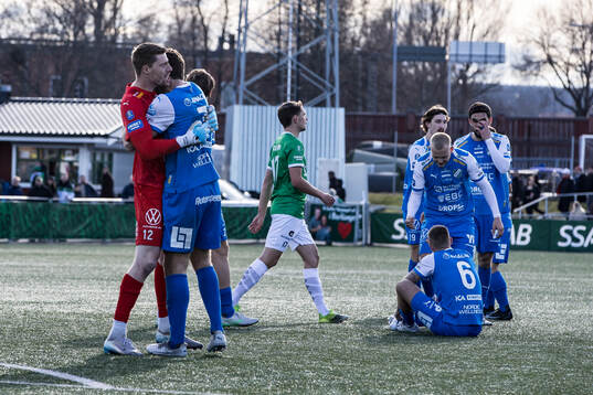 Oddevolds spelarna jublar